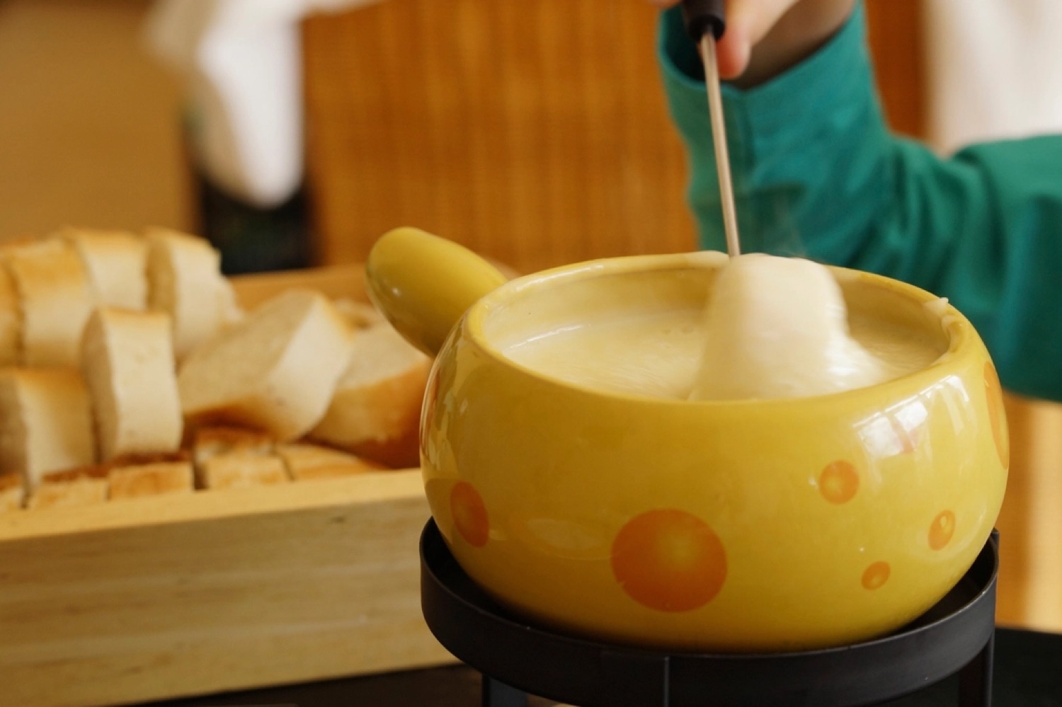 Sýrové fondue: klasický recept krok za krokem
